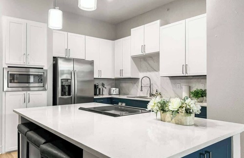 Deep Ellum Apartment | Luxury 3BD | DT Deep Ellum | 5 Beds | Free Parking
