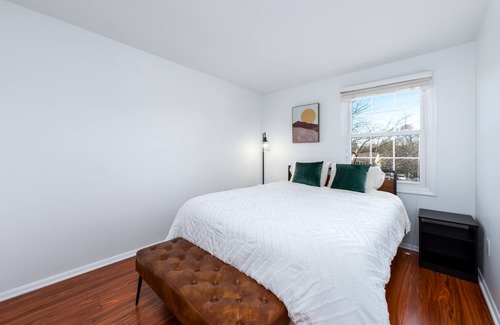 Franconia House | Luxury 3bd home w/ basement unit mins away from DC
