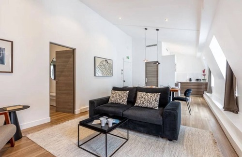 Gaillon Apartment | Luxury 3bedroom apartment near Louvre and Palais Royal