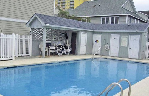 Windy Hill Cottage | Luxury 3BR/2BA Private Home 2 Blocks from the Beach, Pool & 7 Night Minimum