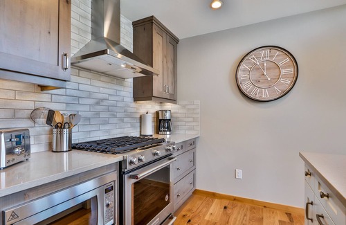 Canmore Condo | Luxury 3BR/2BA Corner Penthouse in Heart of Canmore