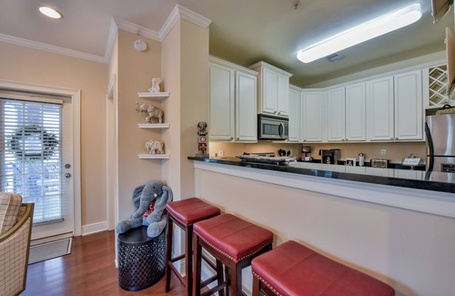 Tuscaloosa Condo | Luxury 3BR/3BA condo just 1 mile from Bryant-Denny Stadium!