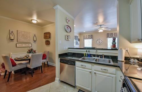 Tuscaloosa Condo | Luxury 3BR/3BA condo just 1 mile from Bryant-Denny Stadium!