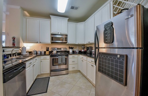 Tuscaloosa Condo | Luxury 3BR/3BA condo just 1 mile from Bryant-Denny Stadium!