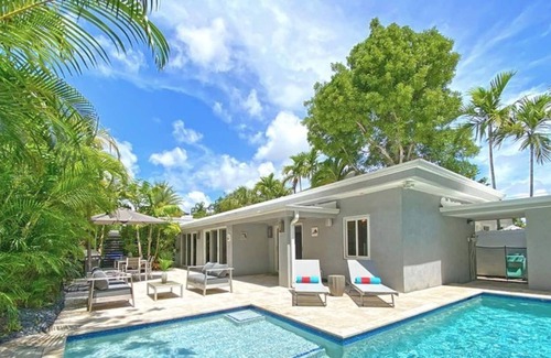 Victoria Park House | Luxury 3br/3ba Family Pool Home In Heart Of It All