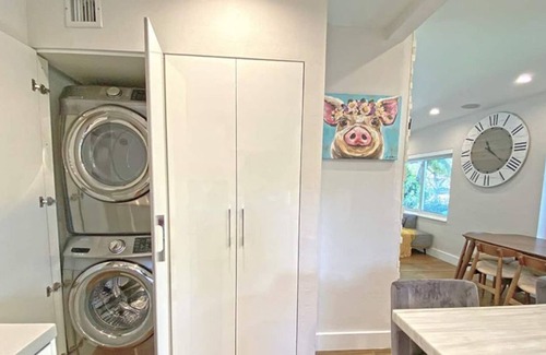 Victoria Park House | Luxury 3br/3ba Family Pool Home In Heart Of It All