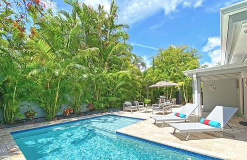 Victoria Park House | Luxury 3br/3ba Family Pool Home In Heart Of It All