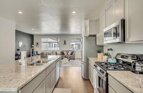 American Fork House | Luxury 3BR & 3BA w/WD Near Malls - 10 Mins Drive
