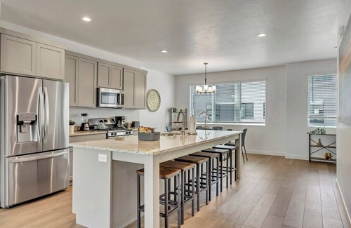 American Fork House | Luxury 3BR & 3BA w/WD Near Malls - 10 Mins Drive