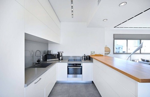 Tel Aviv City Center Apartment | Luxury 3BR Beachfront Penthouse by HolyGuest