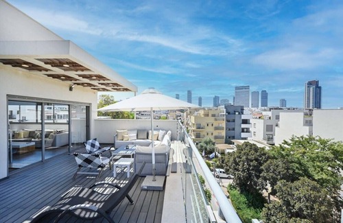 Tel Aviv City Center Apartment | Luxury 3BR Beachfront Penthouse by HolyGuest
