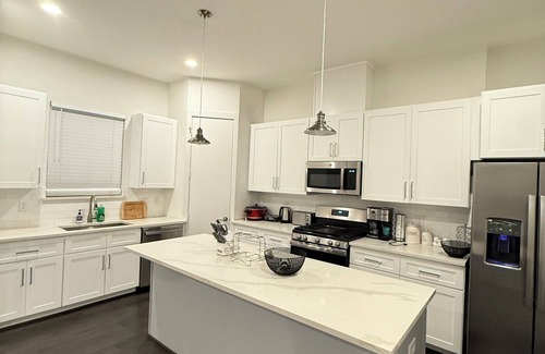 North Houston Apartment | Luxury 3BR for Families Nurses and Group