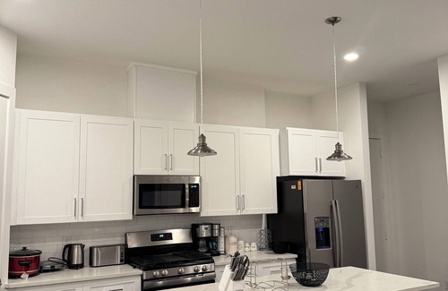Northside House | Luxury 3BR for Families, Nurses & Groups