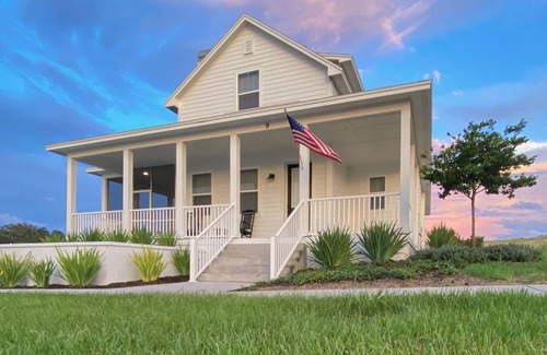 Lake Alfred Cottage | Luxury 3BR House Overlooking Lake Alfred!