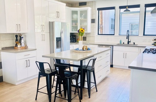 Poverty Ridge House | Luxury 3BR Midtown Home