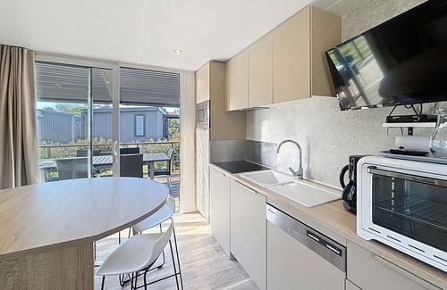 Jullouville-les-Pins House | Luxury 3BR Mobile Home, 200m from Beach, Pool & Terrace - Sleeps 6