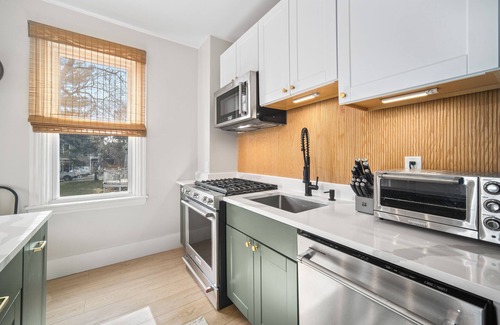 Hyde Square Apartment | Luxury 3brm/1bath Duplex in JP