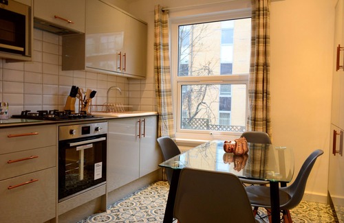 Holloway Apartment | Luxury 4/5 bed 2 bath Victorian London home