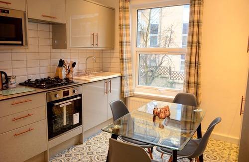 Holloway Apartment | Luxury 4/5 bed 2 bath Victorian London home