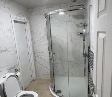 Birmingham Apartment | Luxury 4 Bed 3 bath 6 mins from City Renter