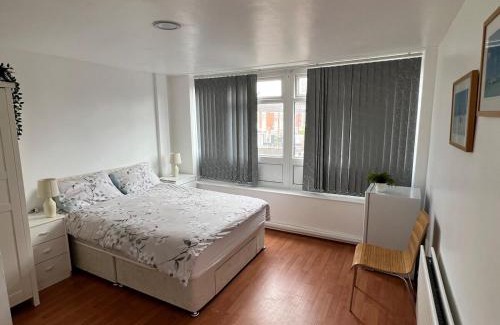 Birmingham Apartment | Luxury 4 Bed 3 bath 6 mins from City Renter