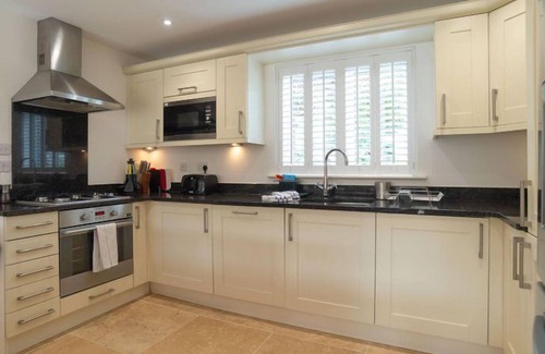 St Austell Villa | Luxury 4 bed detached villa, minimum 3 bathrooms, large open plan lounge/kitchen/dining area.