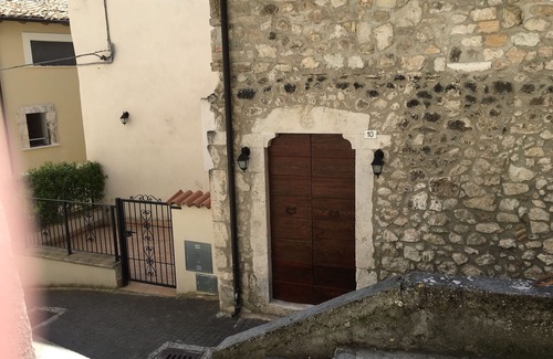 Roccacasale House | Luxury 4 bed Hillside Retreat in Roccacasale