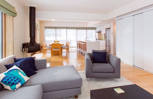 Hirafu House | Luxury 4 Bed Ski Chalet in Hirafu, Niseko Chalet 1006