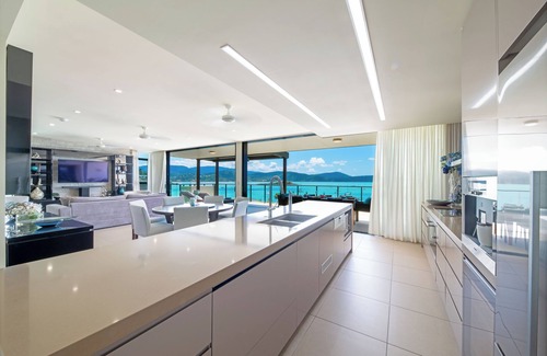 Airlie Beach Apartment | Luxury 4 Bedroom, 4.5 Bath Whitsunday Penthouse Apartment with ocean views