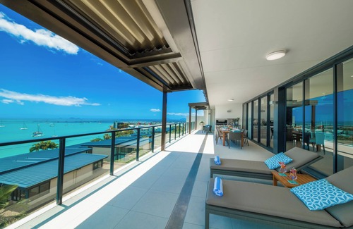Airlie Beach Apartment | Luxury 4 Bedroom, 4.5 Bath Whitsunday Penthouse Apartment with ocean views