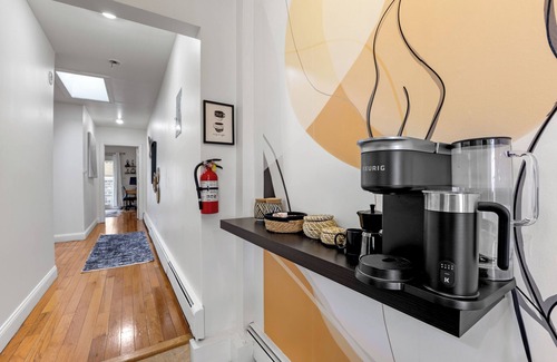 The Heights House | Luxury 4 bedroom apt Game room free wifi Backyard close to NYC