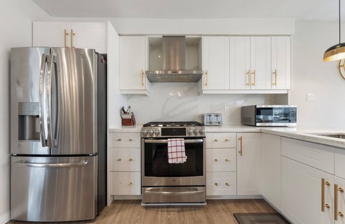 Richmond Hill House | Luxury 4-Bedroom Spa Getaway Villa - HotTub/Sauna/Pool Table/EV(separate loft)