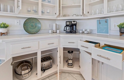 Palm Harbor House | Luxury 4-Bedroom Canal Home with Pool