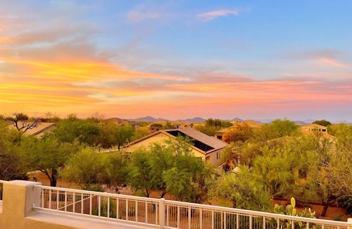 Glen Eagle Villa | Luxury 4-bedroom Desert Villa w/Pool & BBQ - Great Location!