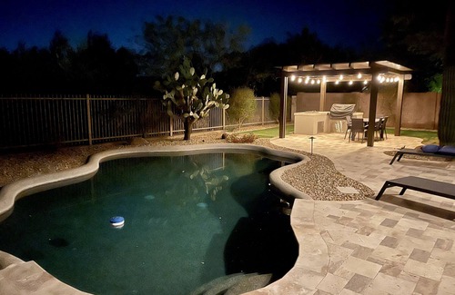 Glen Eagle Villa | Luxury 4-bedroom Desert Villa w/Pool & BBQ - Great Location!