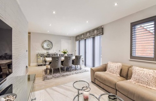 Waterlooville House | Luxury 4 Bedroom Detached House