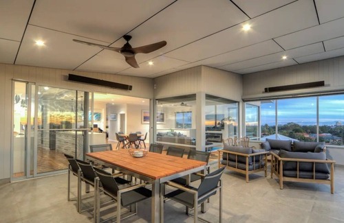 Karrinyup House | Luxury 4 bedroom home with pool and huge balcony