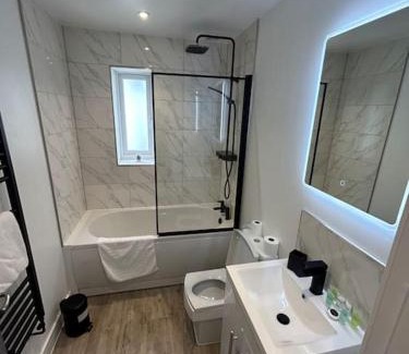 Cribbs Causeway House | Luxury 4 bedroom house