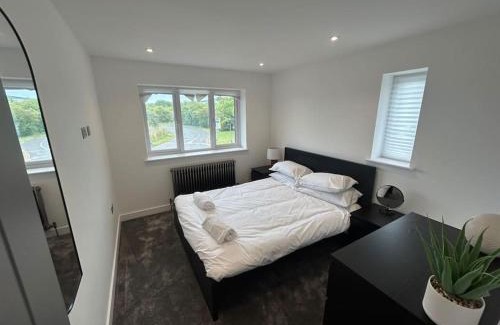 Cribbs Causeway House | Luxury 4 bedroom house