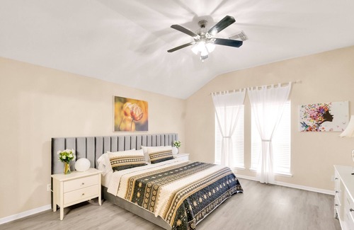Houston House | Luxury 4 Bedroom near Willowbrook Mall ❤️ ⭐