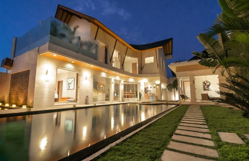 Seminyak Villa | Luxury 4 bedroom Pool Villa in Seminyak