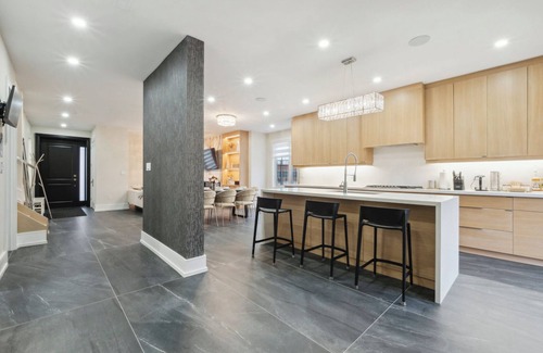 North York House | Luxury 4 Bedroom Retreat Steps to Yorkdale Mall