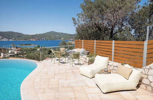 Galatas Villa | Luxury 4 Bedroom Villa With Private Pool and Panoramic Sea View