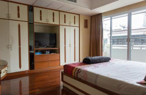 Khlong Tan Villa | Luxury 4 KingSize BedRooms - Central & Modern Sukhumvit