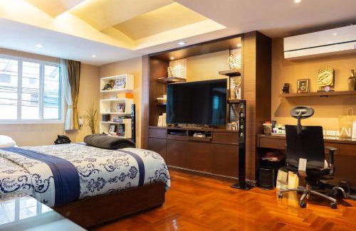 Khlong Tan Villa | Luxury 4 KingSize BedRooms - Central & Modern Sukhumvit