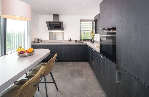 Zeewolde House | Luxury 4-person villa on the water. Including sun shower, canoe, sup board, beautiful garden and private jetty. Enjoy peace and comfort!