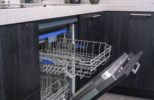 Zeewolde House | Luxury 4-person villa on the water. Including sun shower, canoe, sup board, beautiful garden and private jetty. Enjoy peace and comfort!