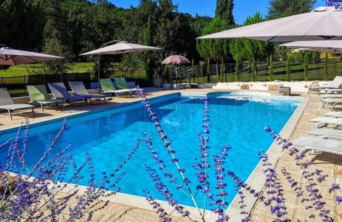 Les Eyzies Cottage | Luxury 4 star riverside stone cottage, stunning 4 acre gardens, pool, games room