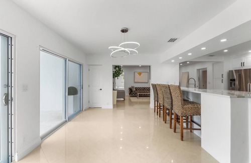 South Lake Villa | ★ ★ ★ ★ ★ Luxury 4000-sqft Mansion with large Pool & Sauna High-End Comfort