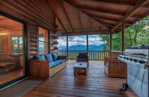 Waynesville Cabin | Luxury 4200 sqft Log Cabin on 50 Acres! Sleeps 16!